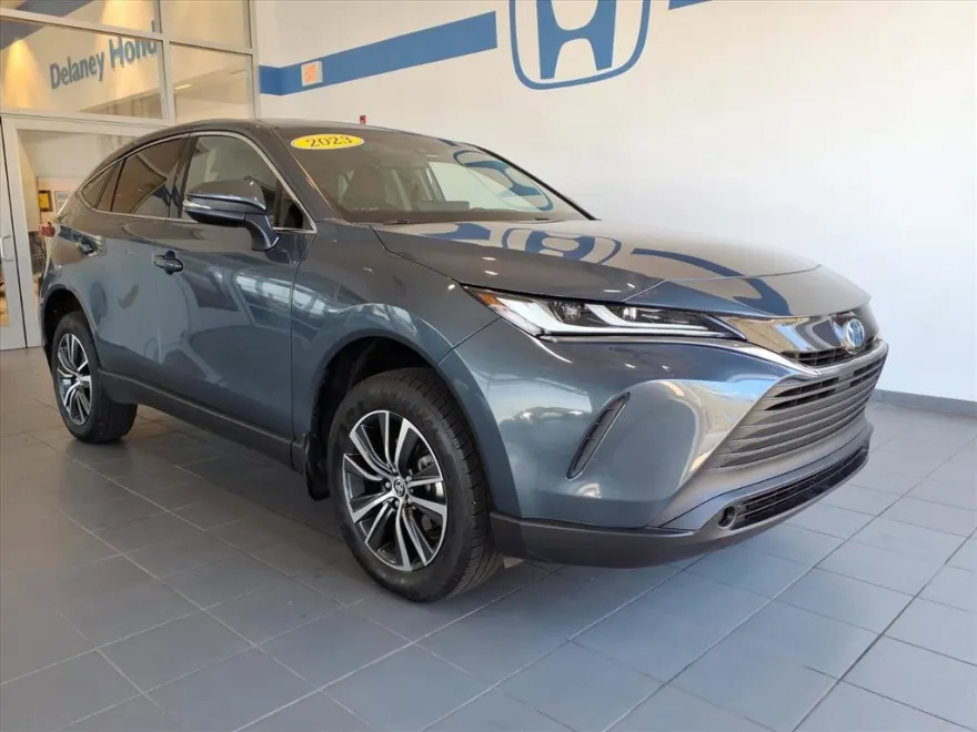 2023 Toyota Venza LE photo 1