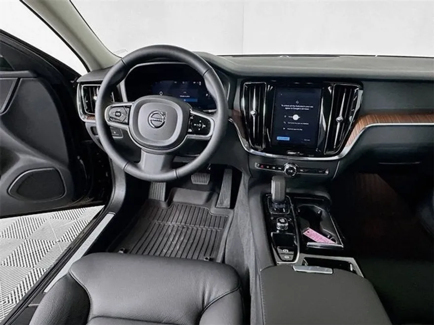 2024 Volvo S60 Recharge T8 Plus photo 1