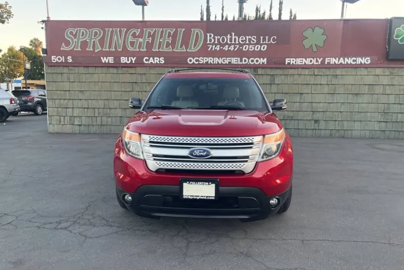 2015 Ford Explorer XLT photo 1