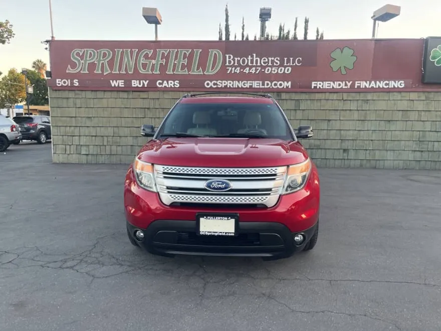 2015 Ford Explorer XLT photo 1
