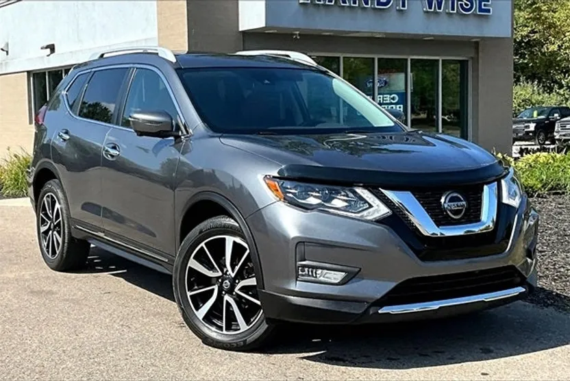 2018 Nissan Rogue SV photo 1