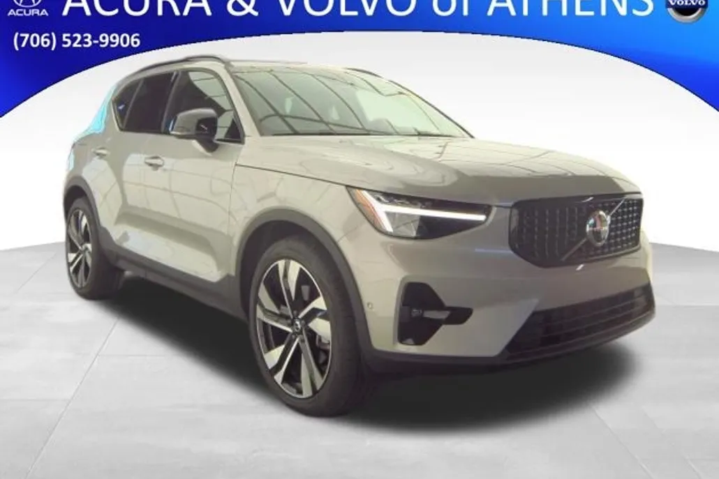 2025 Volvo XC40 Plus photo 1