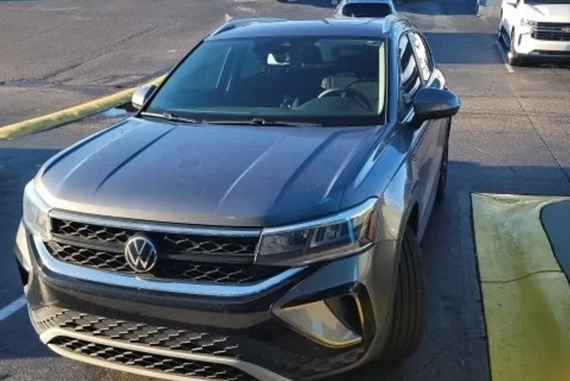 2022 Volkswagen Taos SE photo 1