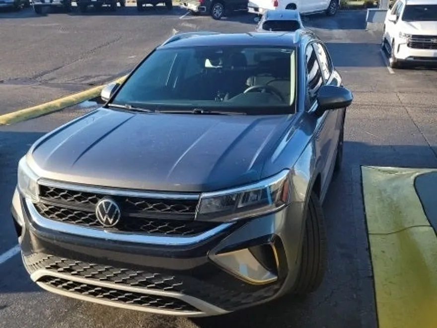 2022 Volkswagen Taos SE photo 1