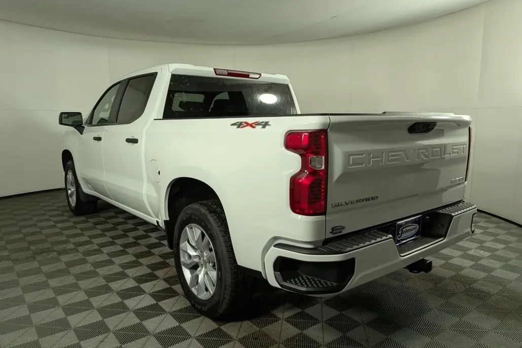 2026 Chevrolet Silverado 1500 Custom photo 1