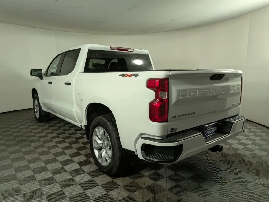 2026 Chevrolet Silverado 1500 Custom photo 1
