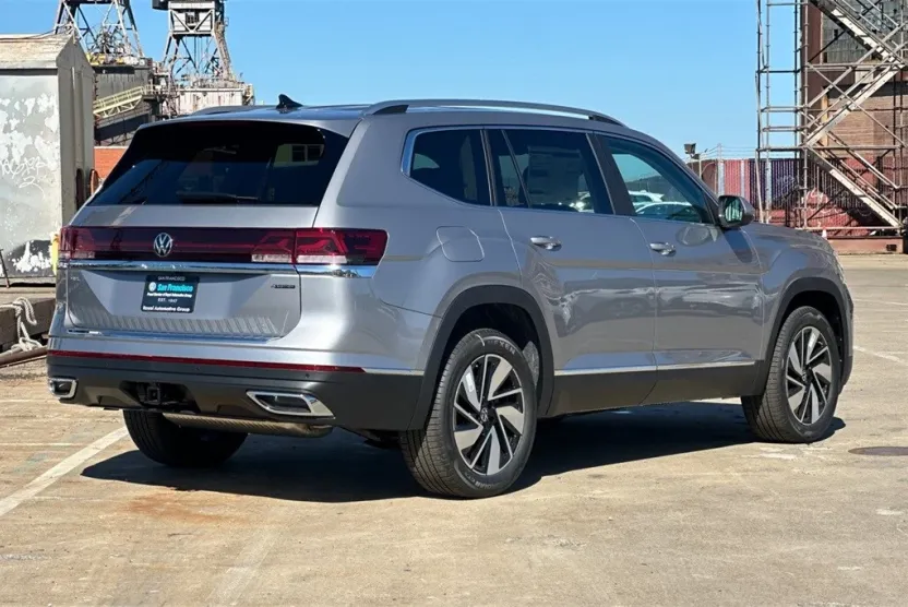 2024 Volkswagen Atlas SEL photo 1
