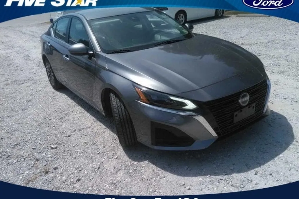 2023 Nissan Altima 2.5 SV photo 1