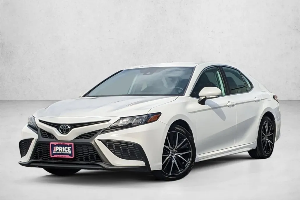 2024 Toyota Camry SE photo 1