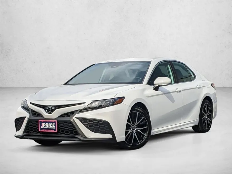 2024 Toyota Camry SE photo 1