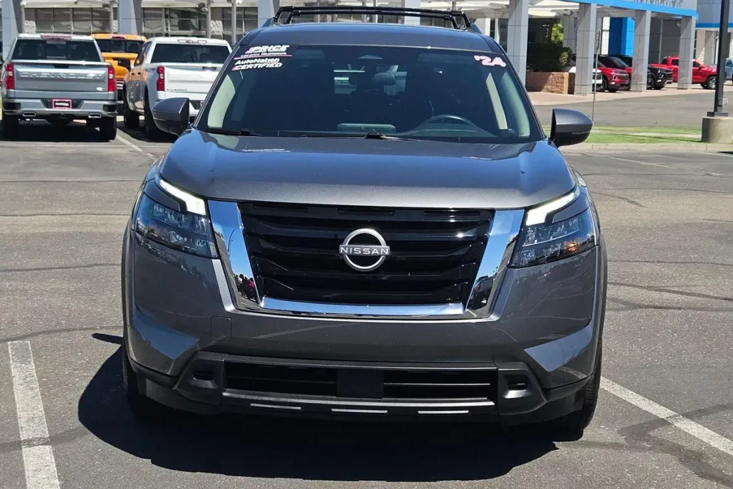 2024 Nissan Pathfinder SV photo 1