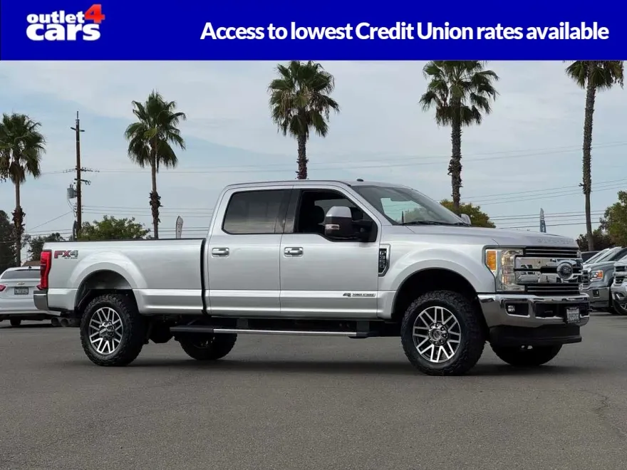2017 Ford F-350 Lariat photo 1