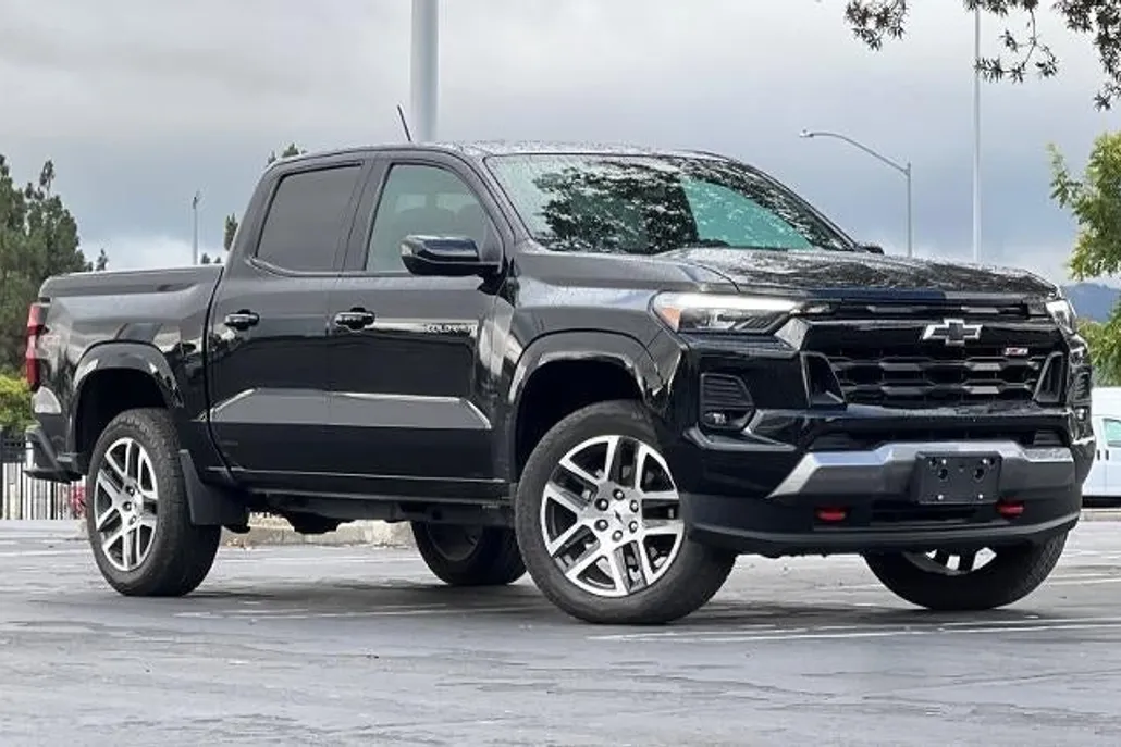 2023 Chevrolet Colorado Z71 photo 1