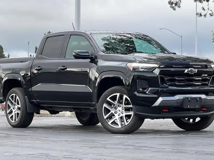 2023 Chevrolet Colorado Z71 photo 1