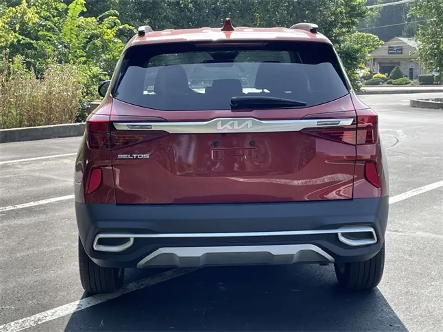2023 Kia Seltos S photo 1