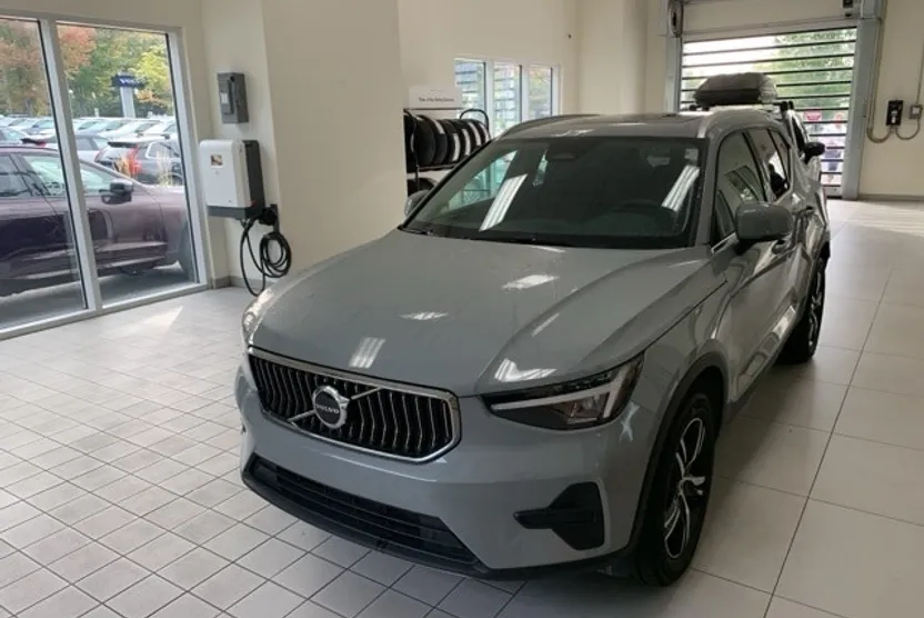 2025 Volvo XC40 Core photo 1