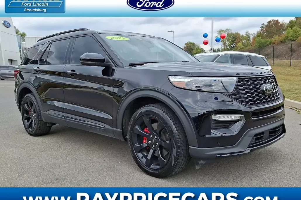 2022 Ford Explorer ST photo 1