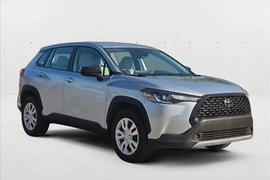2022 Toyota Corolla Cross L photo 1