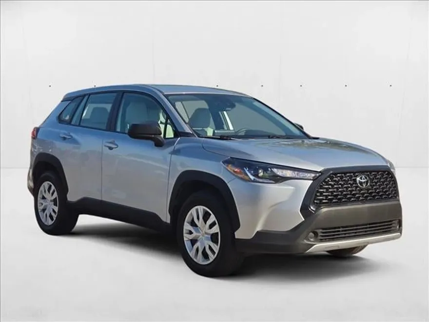 2022 Toyota Corolla Cross L photo 1