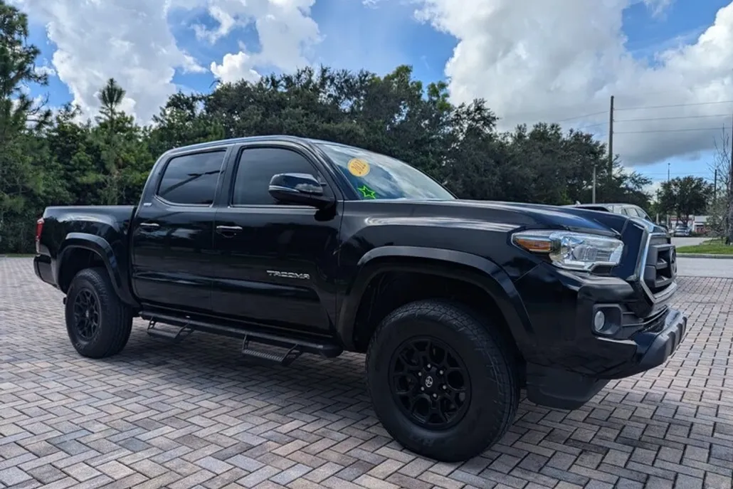 2022 Toyota Tacoma SR5 Double Cab V6 photo 1