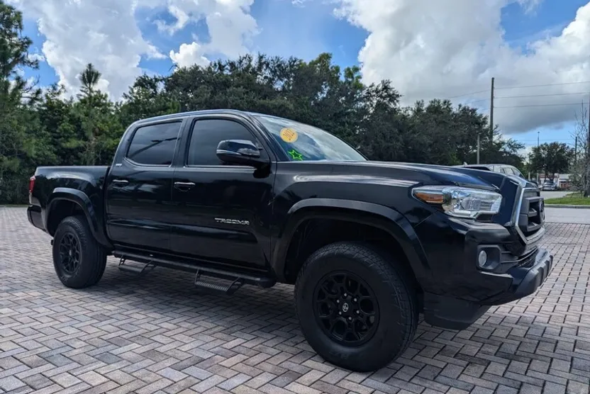 2022 Toyota Tacoma SR5 Double Cab V6 photo 1