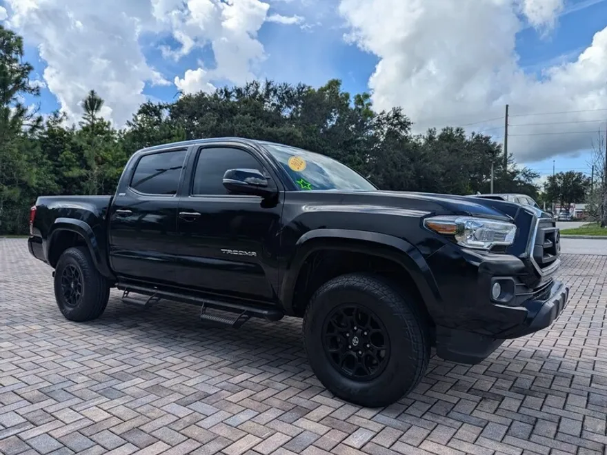 2022 Toyota Tacoma SR5 Double Cab V6 photo 1
