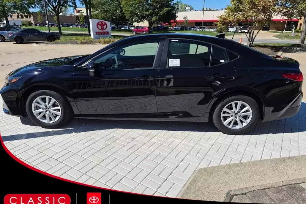 2026 Toyota Camry LE photo 1