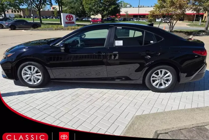 2026 Toyota Camry LE photo 1