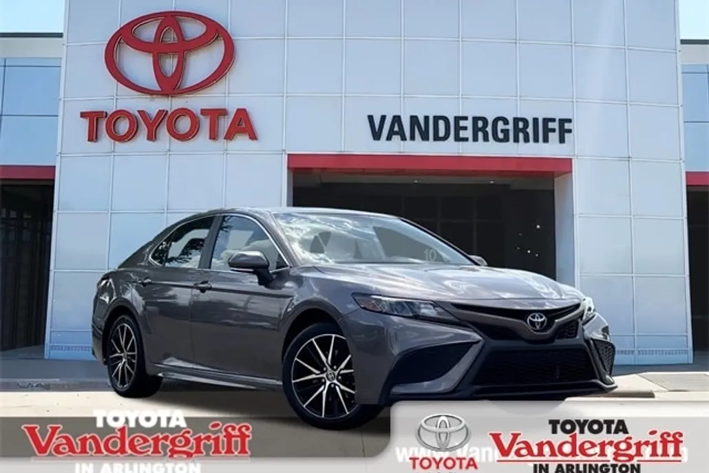 2024 Toyota Camry SE photo 1