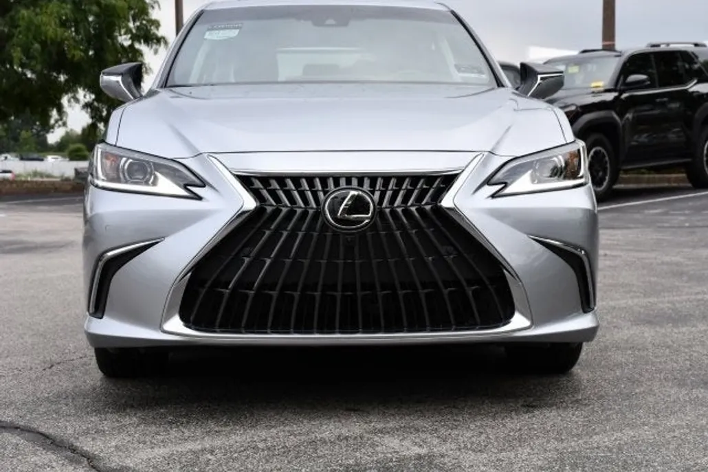 2024 Lexus ES 300h Luxury photo 1