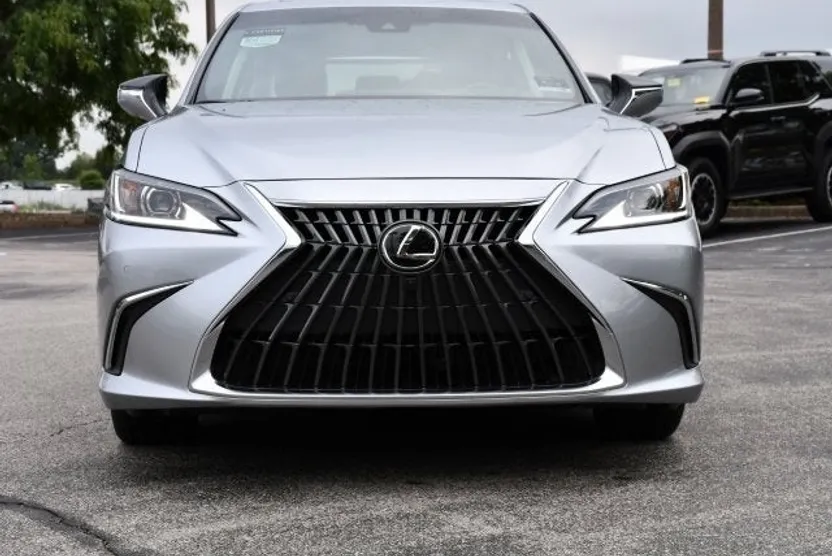 2024 Lexus ES 300h Luxury photo 1