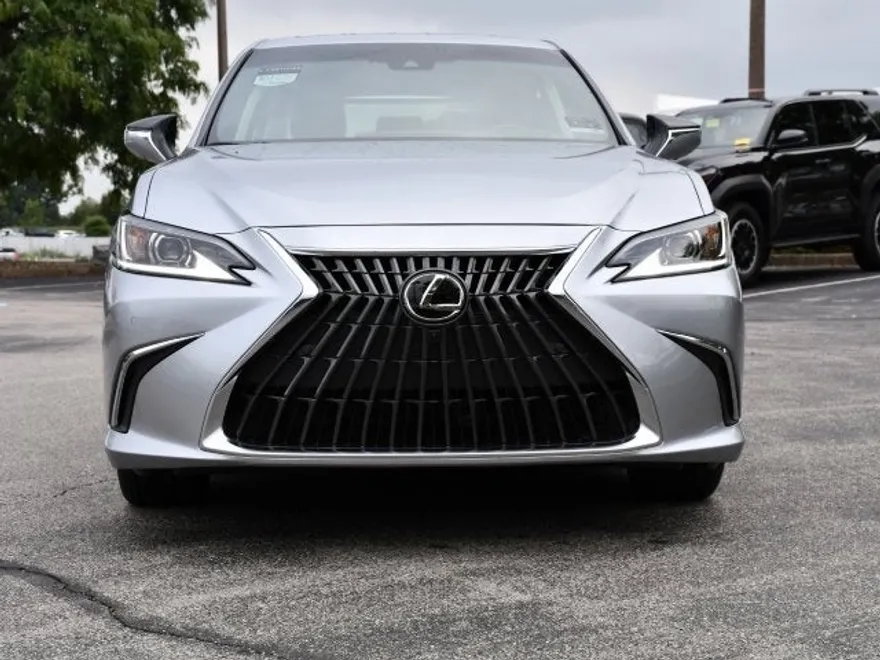 2024 Lexus ES 300h Luxury photo 1