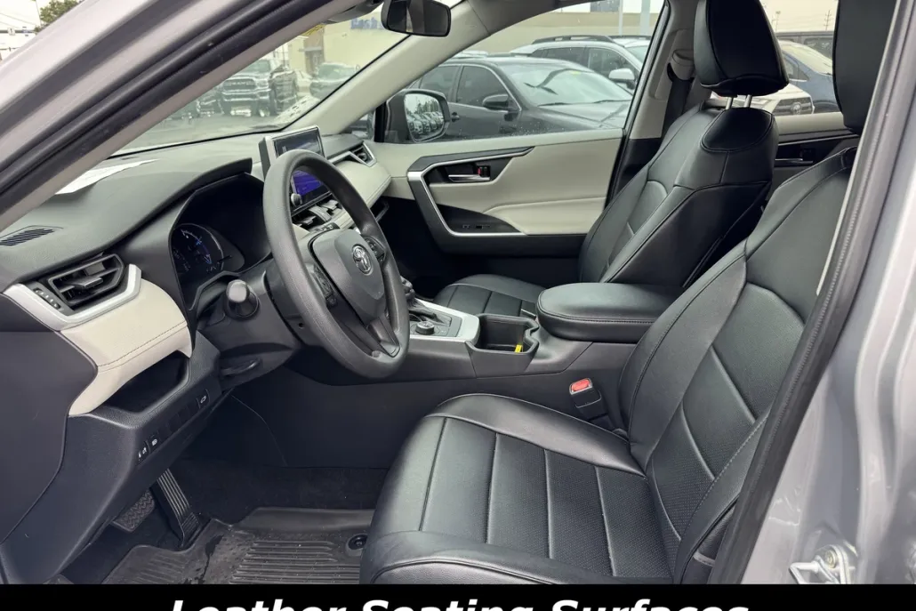 2024 Toyota RAV4 Hybrid XLE photo 1