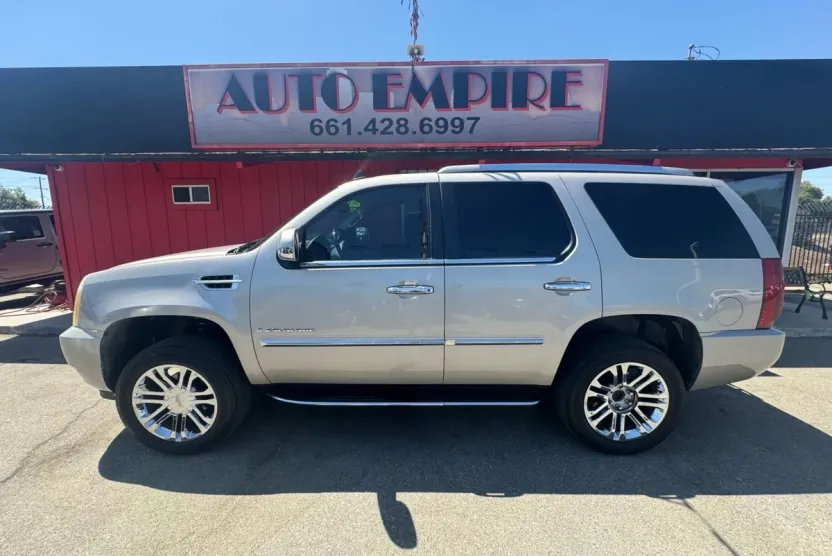 2007 Cadillac Escalade Luxury photo 1