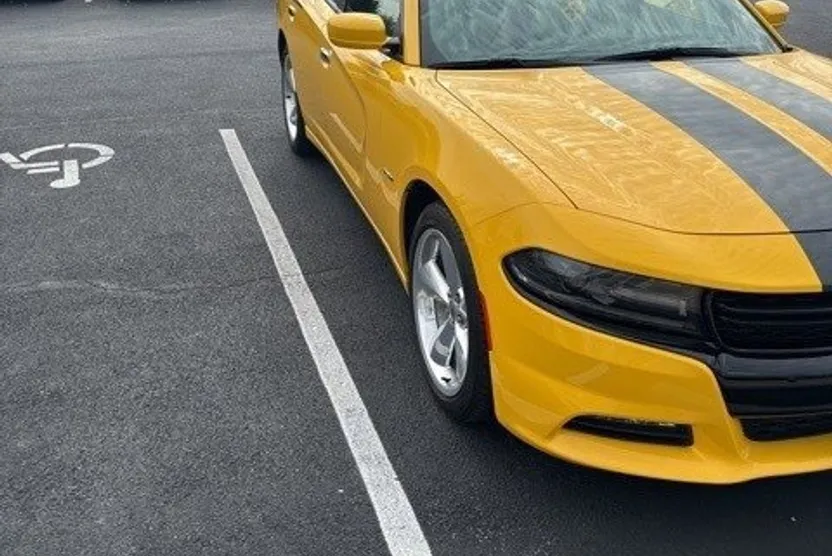 2017 Dodge Charger R/T photo 1