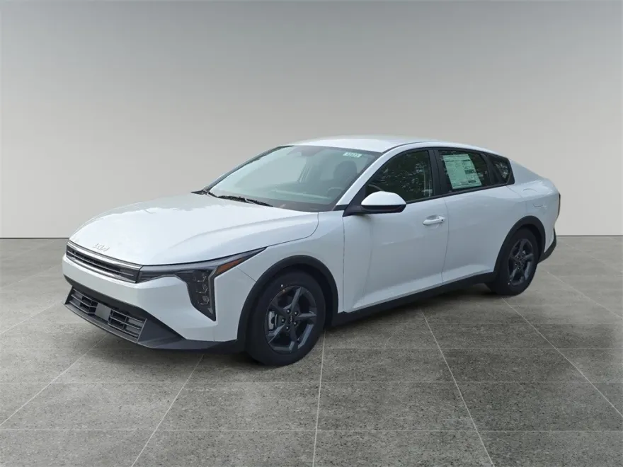 2025 Kia K4 LXS photo 1