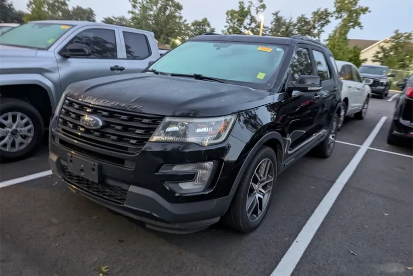 2017 Ford Explorer Sport photo 1