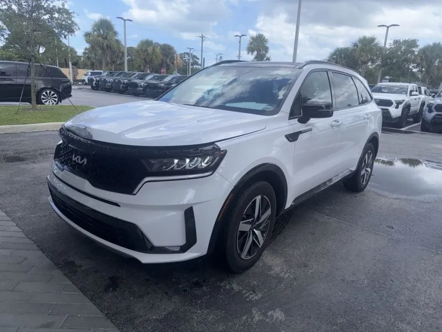 2023 Kia Sorento S photo 1