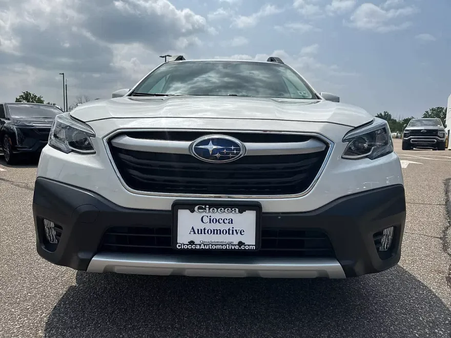 2022 Subaru Outback Limited photo 1