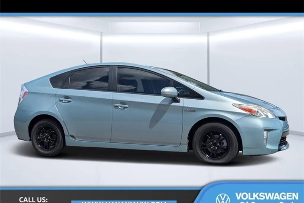 2014 Toyota Prius Four photo 1