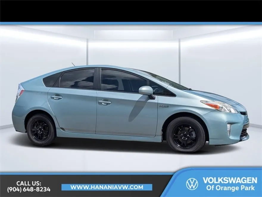 2014 Toyota Prius Four photo 1
