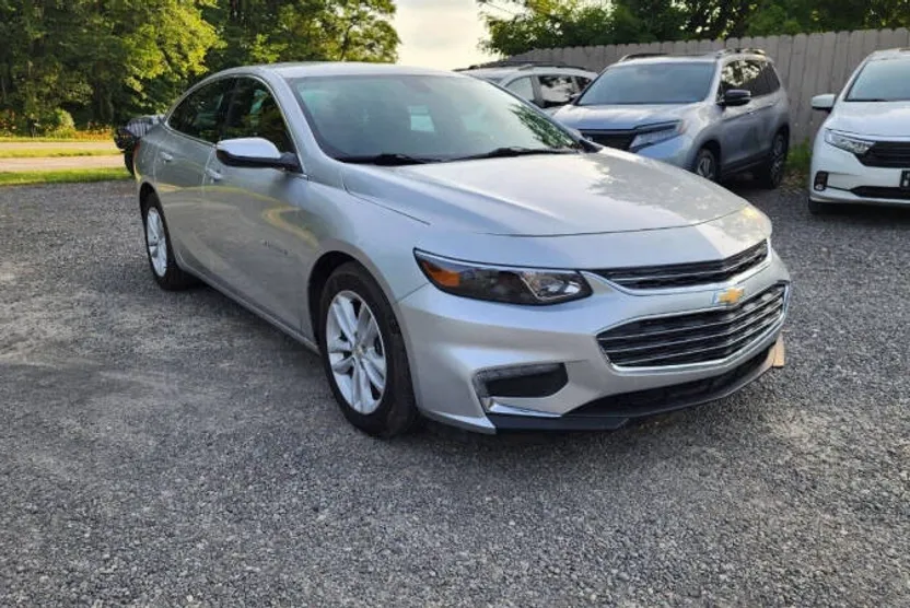 2018 Chevrolet Malibu 1LT photo 1