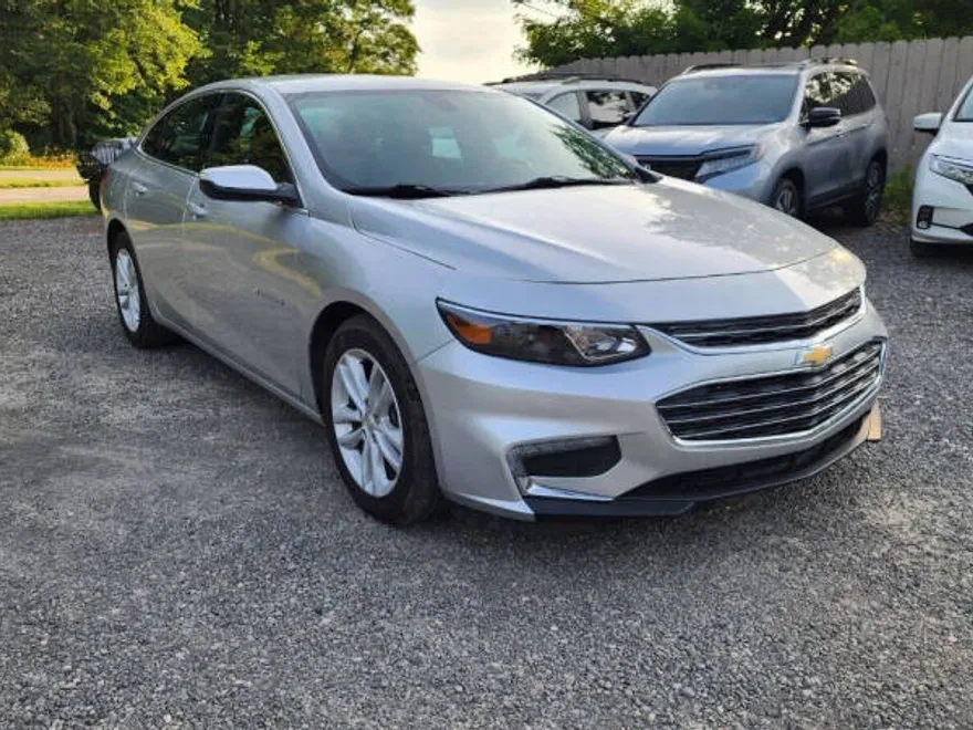 2018 Chevrolet Malibu 1LT photo 1