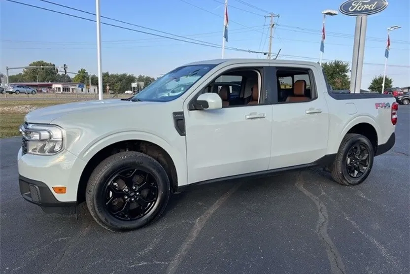 2022 Ford Maverick Lariat photo 1
