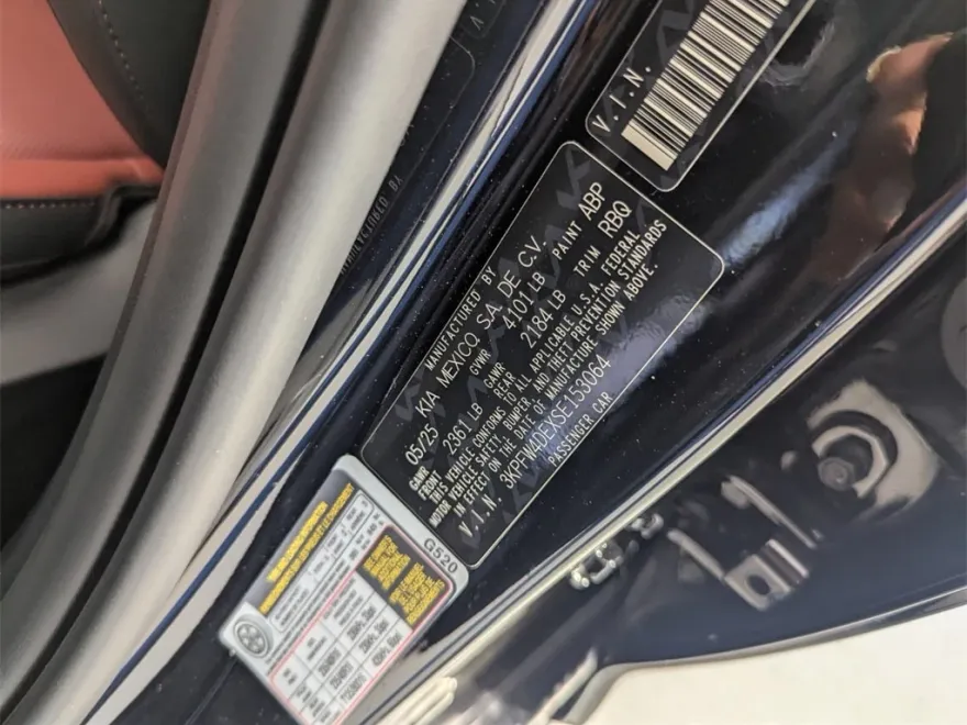 2025 Kia K4 GT-Line photo 1