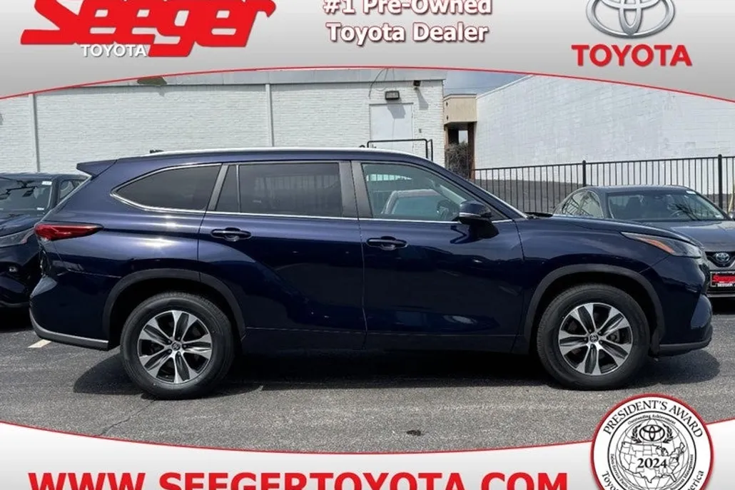 2023 Toyota Highlander XLE photo 1