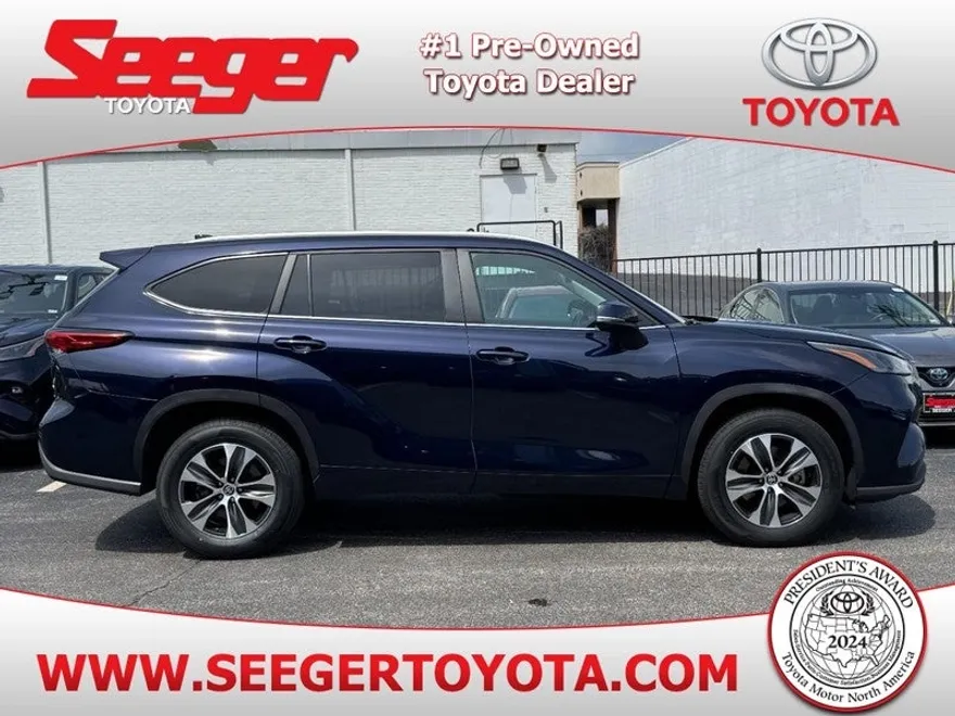 2023 Toyota Highlander XLE photo 1