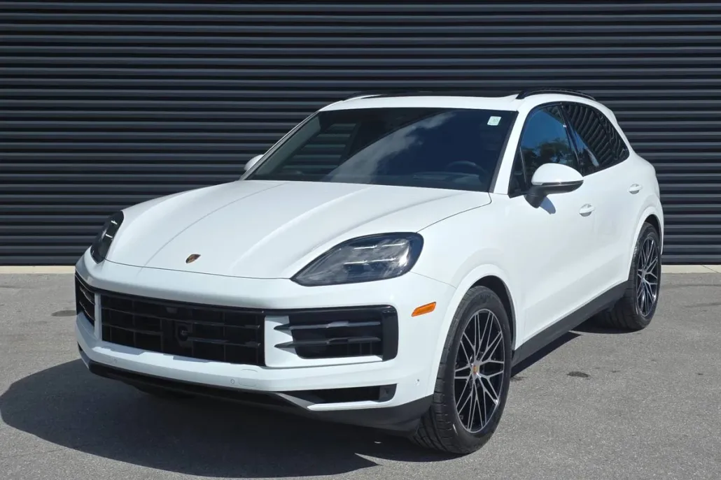 2025 Porsche Cayenne Base photo 1