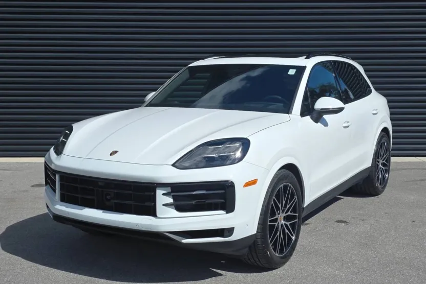 2025 Porsche Cayenne Base photo 1