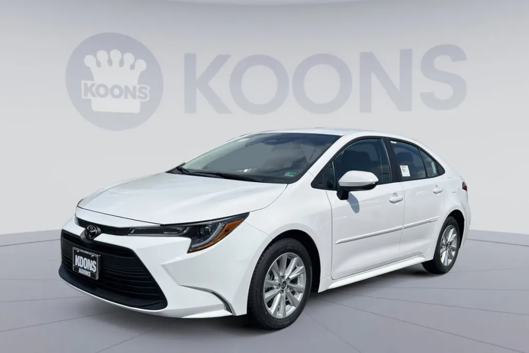 2025 Toyota Corolla LE photo 1